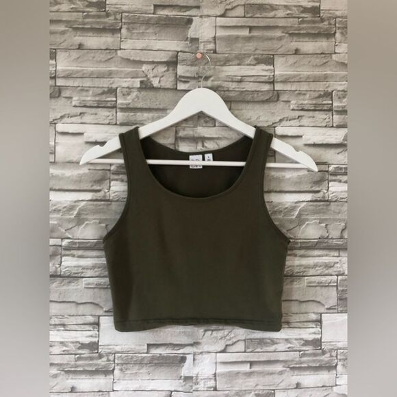 BP || Round Neck Sporty Army Green Copped Hem Tank Top Sz Medium - Picture 1 of 7